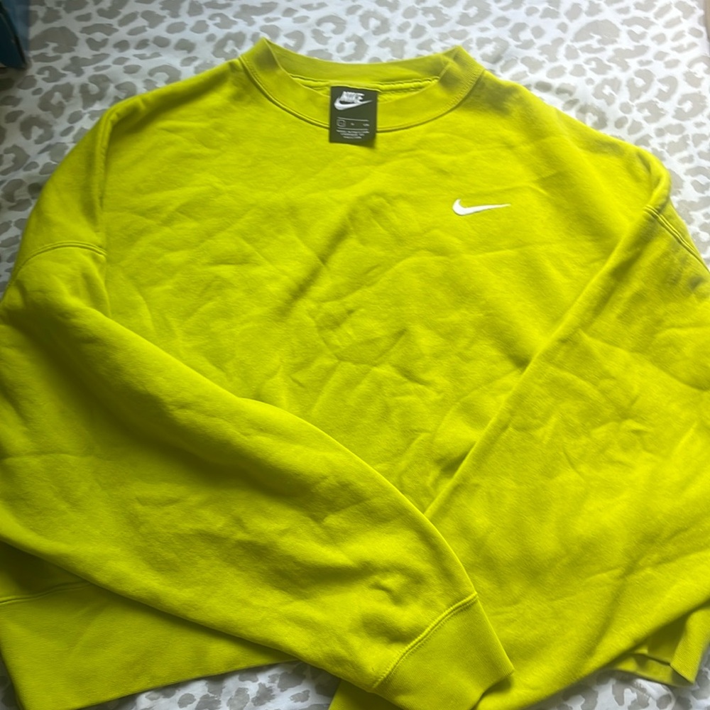 Women’s Nike Cropped Oversized Sweatshirt — Size Small